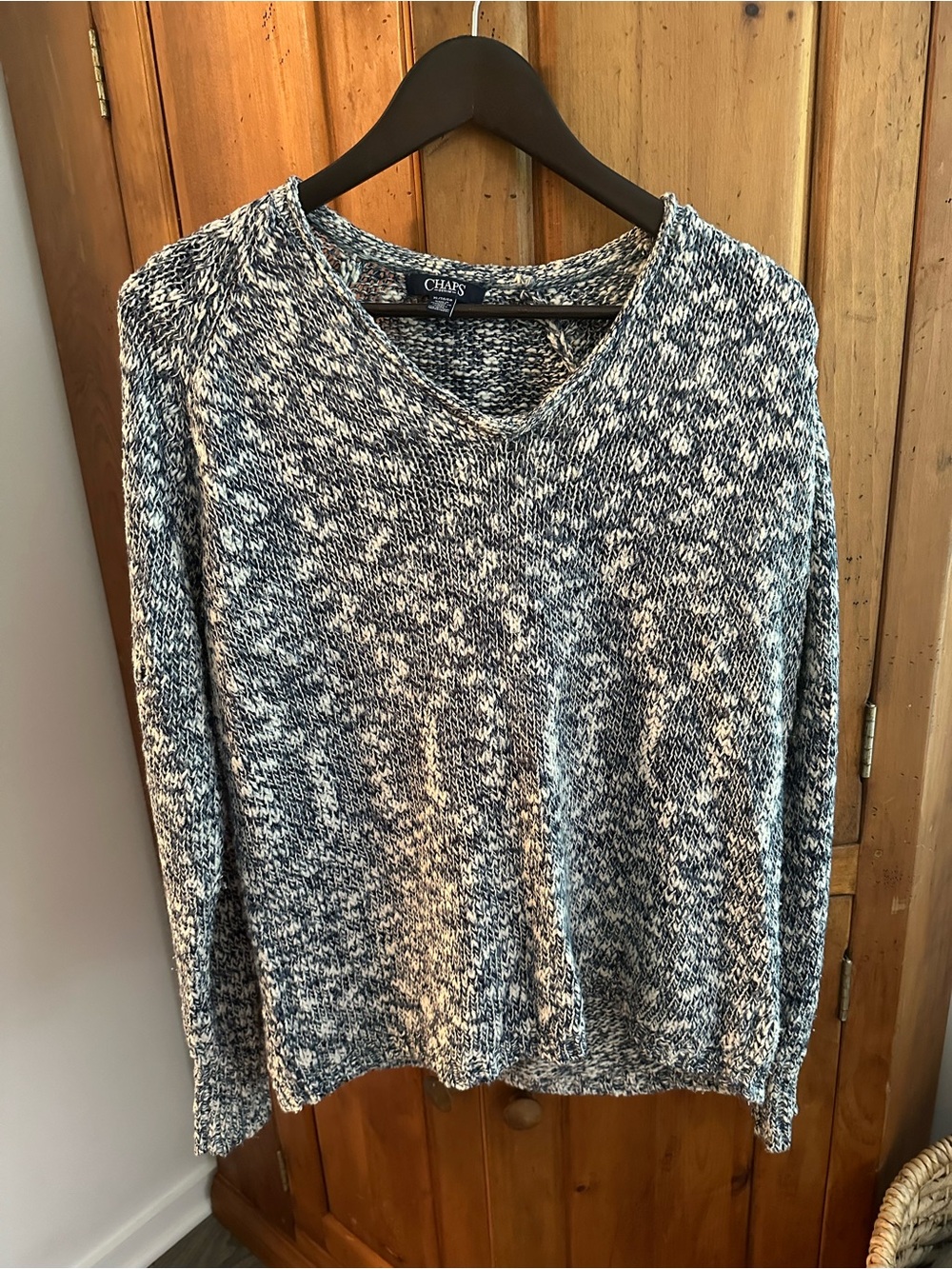 Chaps Women's Blue and White Marled V-Neck Sweater